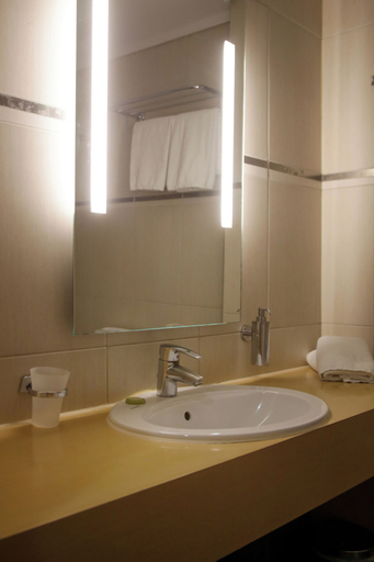 Bathroom 5, Astoria Hotel, Central Macedonia