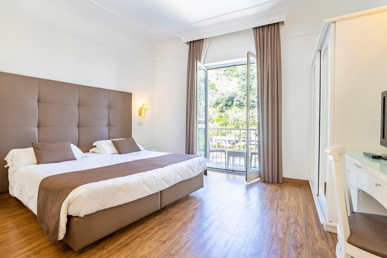 Bedroom 3, Grand Hotel Parco del Sole - All Inclusive, Napoli