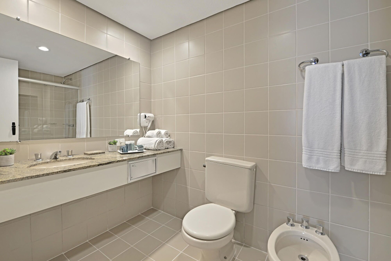 Bathroom 4, Hotel Deville Curitiba, Curitiba