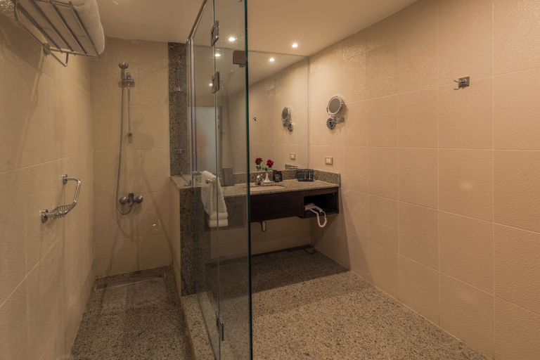 Bathroom 5, Stella Di Mare Grand Hotel, 'Ataqah