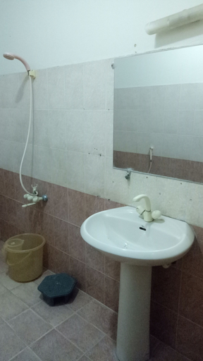 Bathroom 2, Hill View Guest House, Karachi