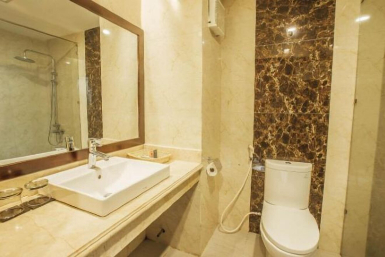 Bathroom 12