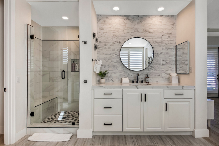 Bathroom 4, Wanderlust: Pool/spa, Waterslide, Firepit, Game Rm, Riverside