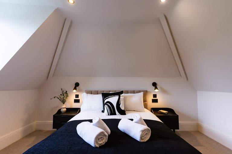 Bedroom 2, Longshaw - Relaxed Family 3 Bed Apt WiFi & Parking, Derbyshire