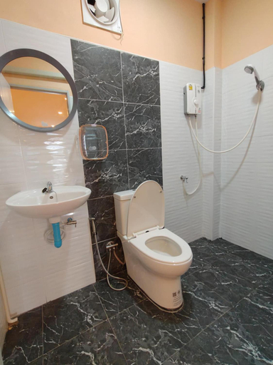 Bathroom, Phungluang Resort, Damnoen Saduak