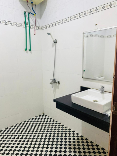 Bathroom 5, Khach san 2 sao Trung tam bai chay, cho đe xe o to, Hạ Long