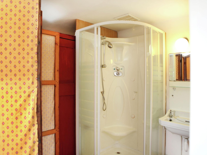 Bathroom 4, Mansion in Ruiselede Doomkerke, West-Vlaanderen