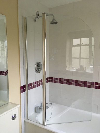 Bathroom 5, The Royal Oak, West Sussex