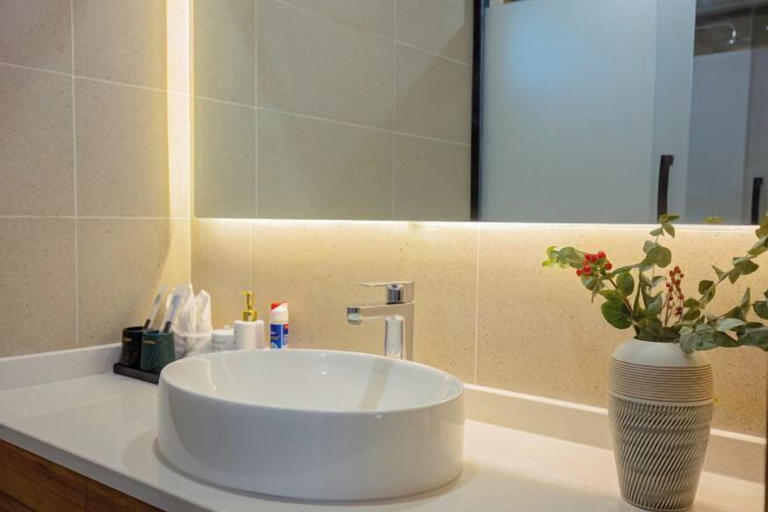 Bathroom 3, The Valley of Flowers, Lijiang