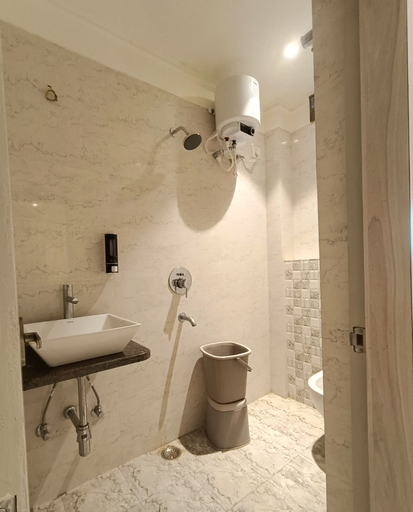 Bathroom 3, Hotel H Inn, Varanasi