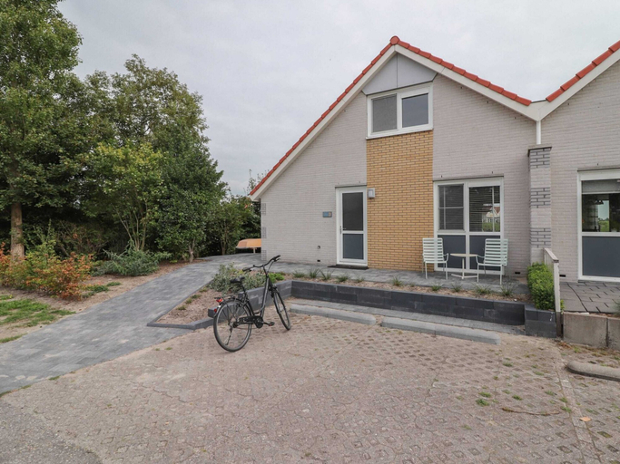 Exterior 2, Beautiful Holiday Home by the Water, Wûnseradiel