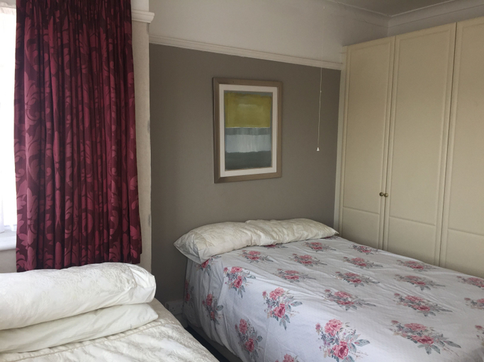 Bedroom 2, Edgware Bed and Breakfast, London