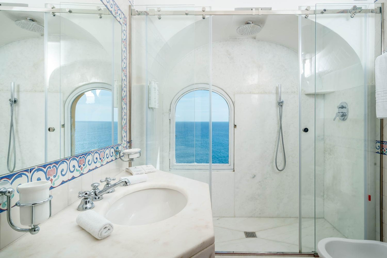 Bathroom 2, Albergo Miramare, Salerno