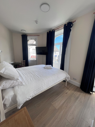 Bedroom 5, The Harbour Lights, Devon
