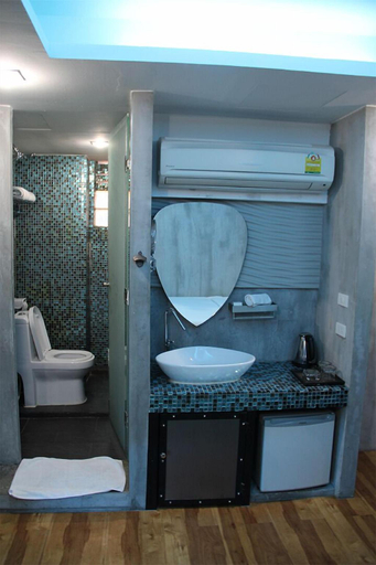Bathroom 4