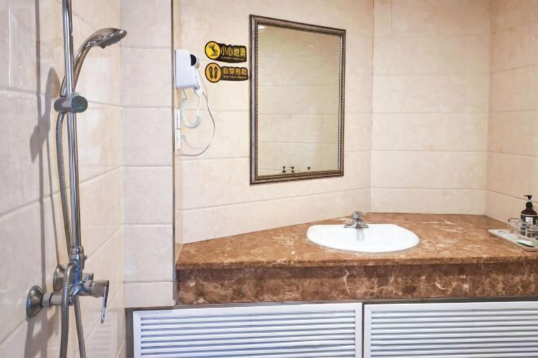 Bathroom 3, Donggang Yuyun Hotel, Dandong