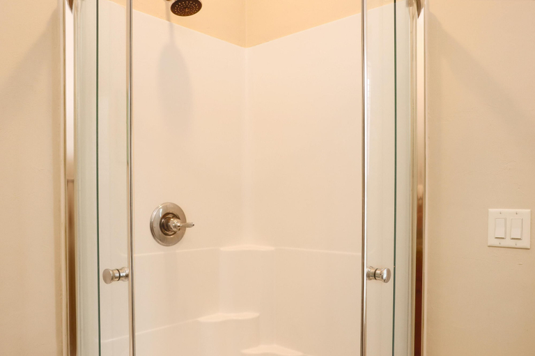 Bathroom 4, Farr Away Living, Gulf