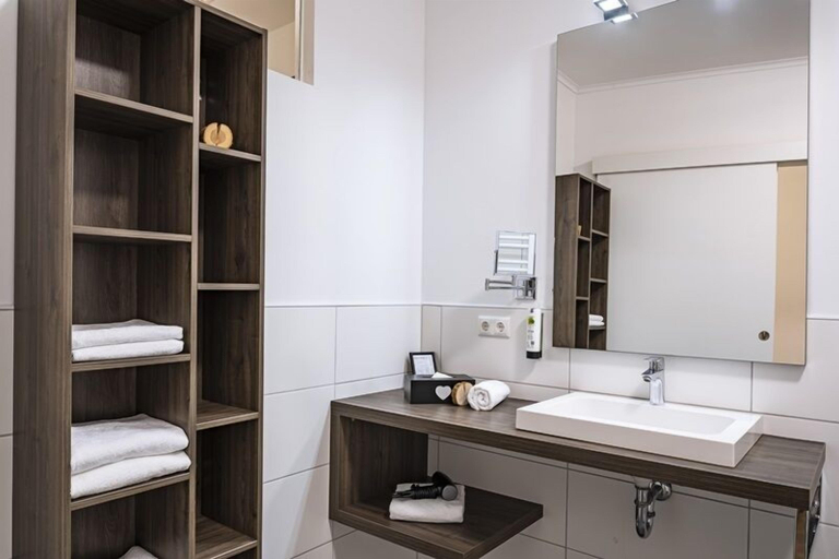 Bathroom 3, Maiers Hotel Parsberg, Neumarkt in der Oberpfalz