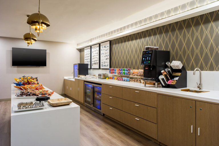 Food & Drinks 5, Delta Hotels by Marriott Ontario Airport, San Bernardino