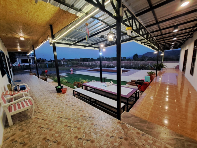 Food & Drinks, Lsarl Pool Villa, Pak Chong