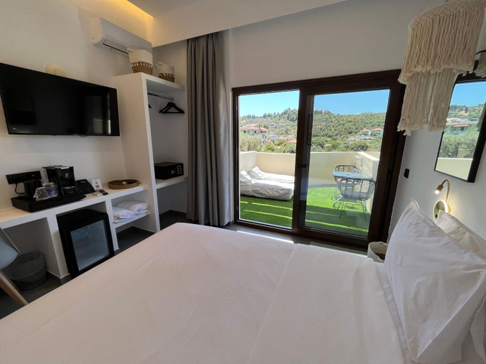 Bedroom 3, Skopelos Holidays Hotel by GHH, Thessaly