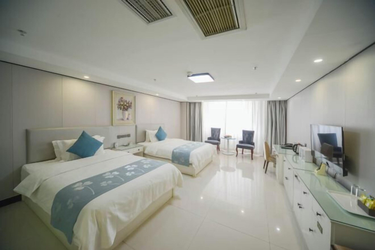 Bedroom 4, Pudong Holiday Hotel, Aksu