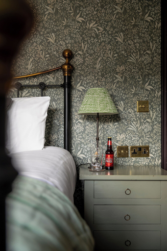 Bedroom 2, The Crown Inn, Hampshire