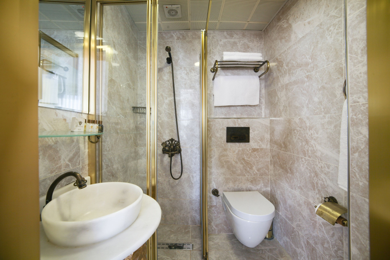 Bathroom 5, White Monarch Hotel, Beşiktaş