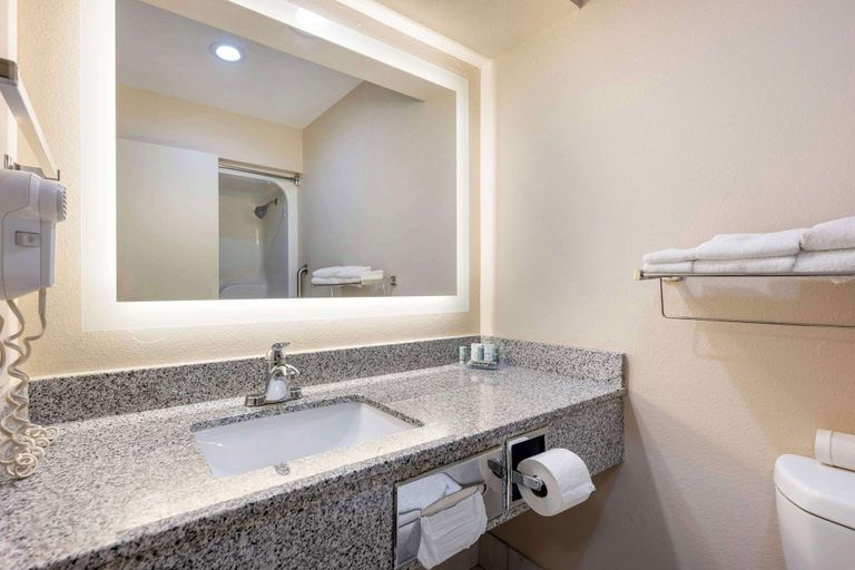 Bathroom 4, Best Western Post Inn, Garza