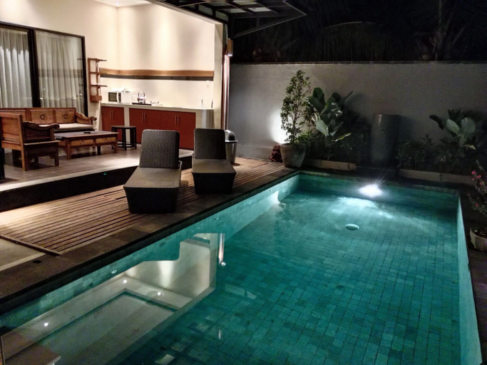 Swimming Pool 23