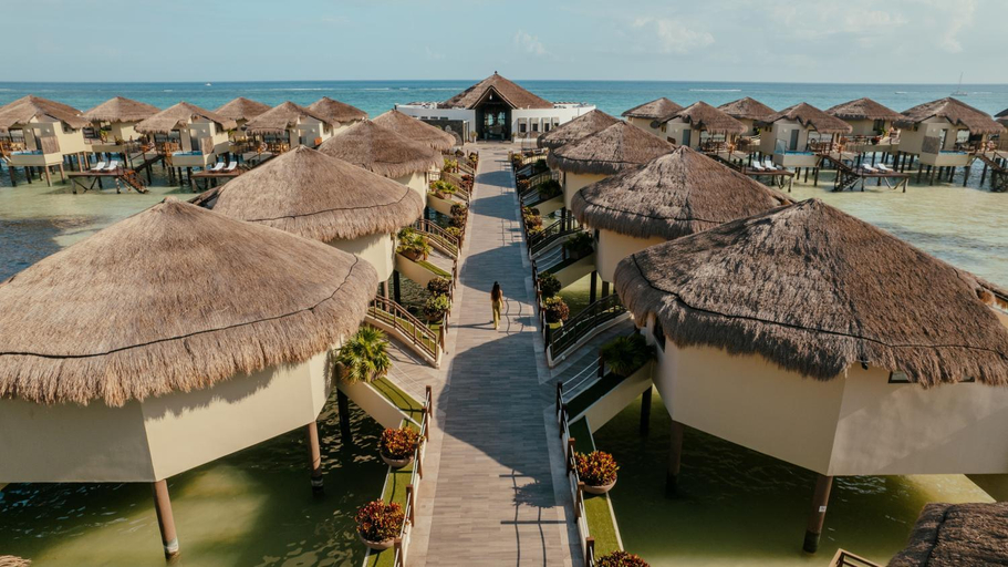Palafitos Overwater Bungalows - Catamarán, Cenote & More Inclusive, Cozumel