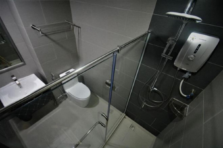 Bathroom 12