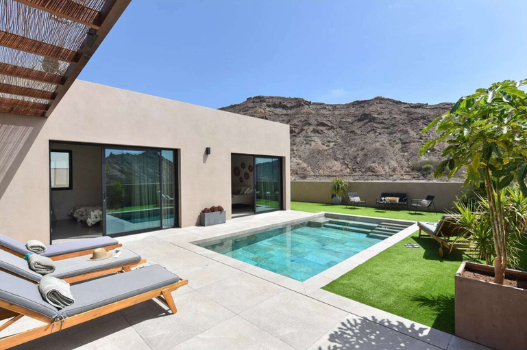 Exterior 3, Villa in Tauro With Private Pool & Beach Access, Las Palmas