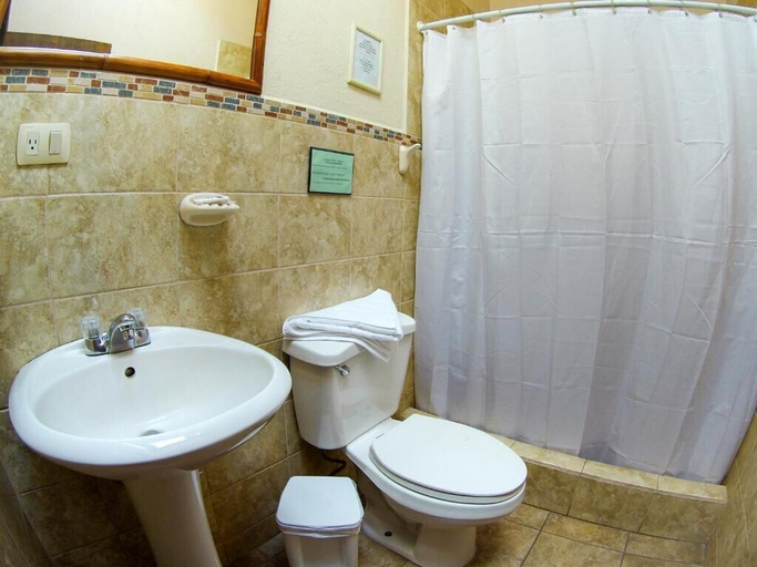Bathroom 4, La Casa del Arupo, Quito