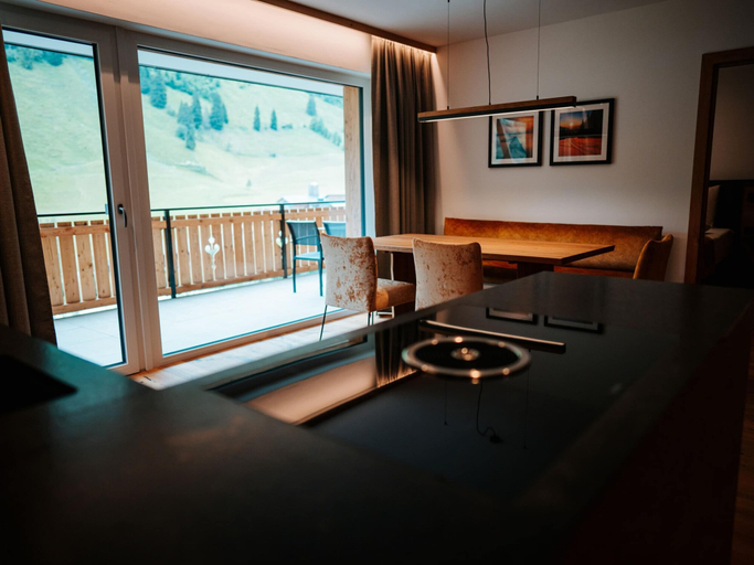 Private kitchen 2, Nice Apartment With Balcony & Terrace on Ski Slope, Zell am See