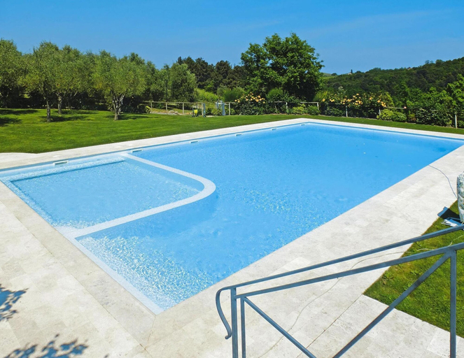 Pool 3, Apartment in Tuscany With Pool & Golf Access, Florence