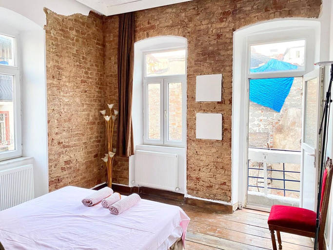 Bedroom 2, Historical@High Ceiling@Hearth of Old City Taksim, Beyoğlu