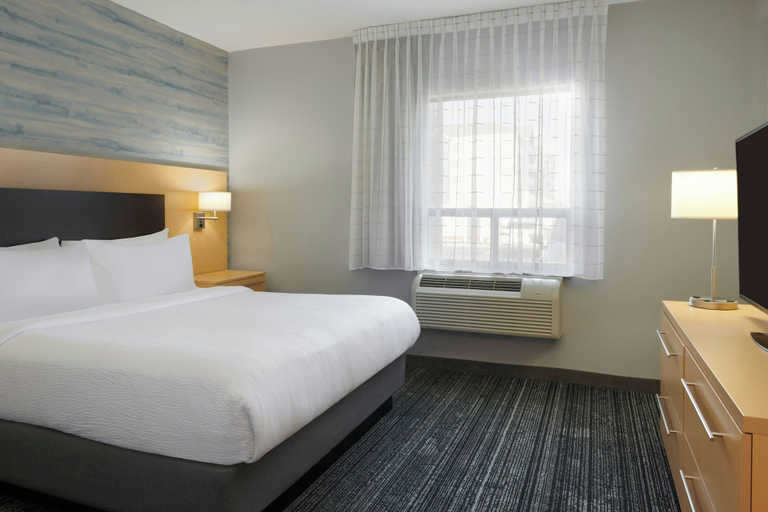 Bedroom 3, TownePlace Suites by Marriott London, Middlesex