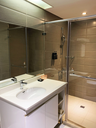 Bathroom 4, River inn ZihLi, Kaohsiung