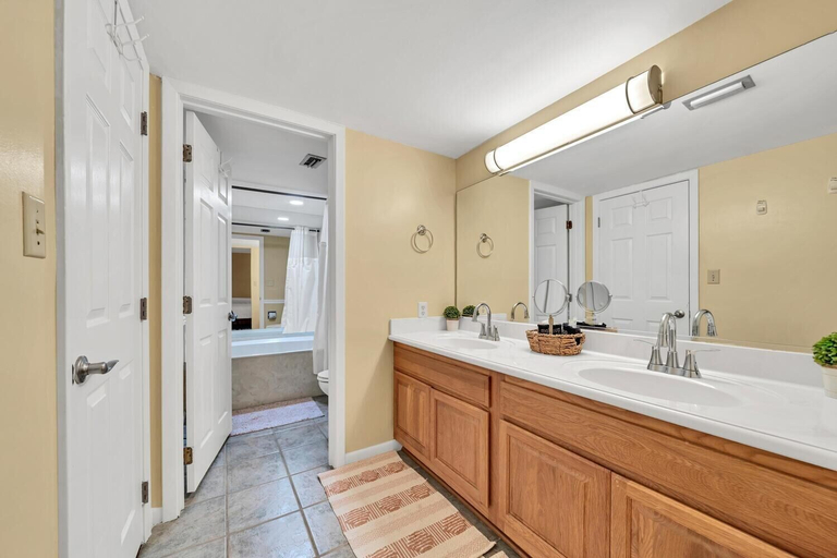 Bathroom 4, Edgewater Tower 1-411, Bay