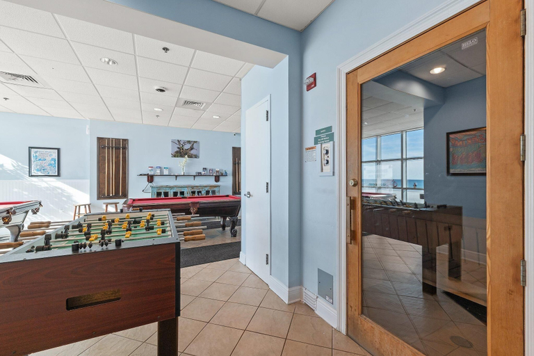 Food & Drinks, Crystal Shores West 902, Baldwin