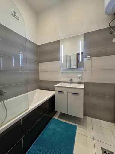 Bathroom 4, Gracia Apartment House, Budapesti