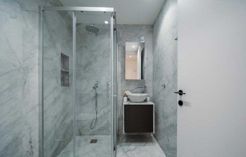 Bathroom 2, Luxurious 2bed City Apartment, Larnaca