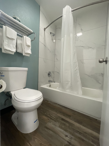 Bathroom 3, Beyond Stay Hotel, San Bernardino
