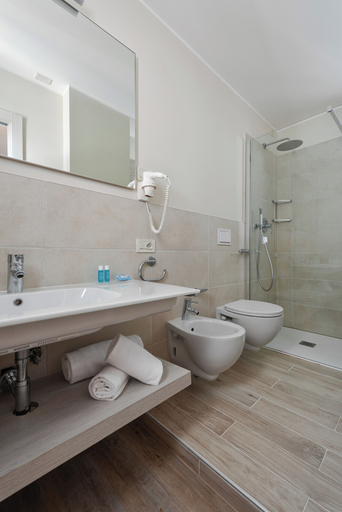 Bathroom 5, Hotel San Michele, Venezia
