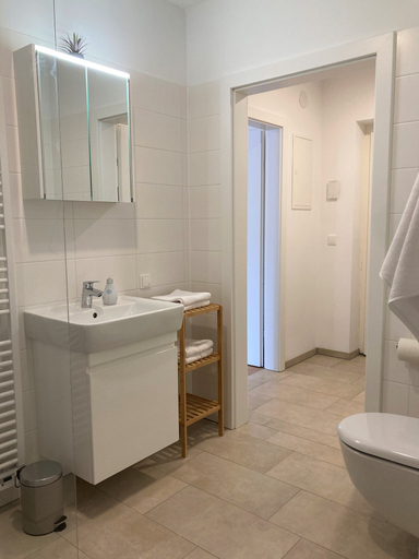 Bathroom 4, Reload by BestChoice - Parking - Self Check-in, Graz