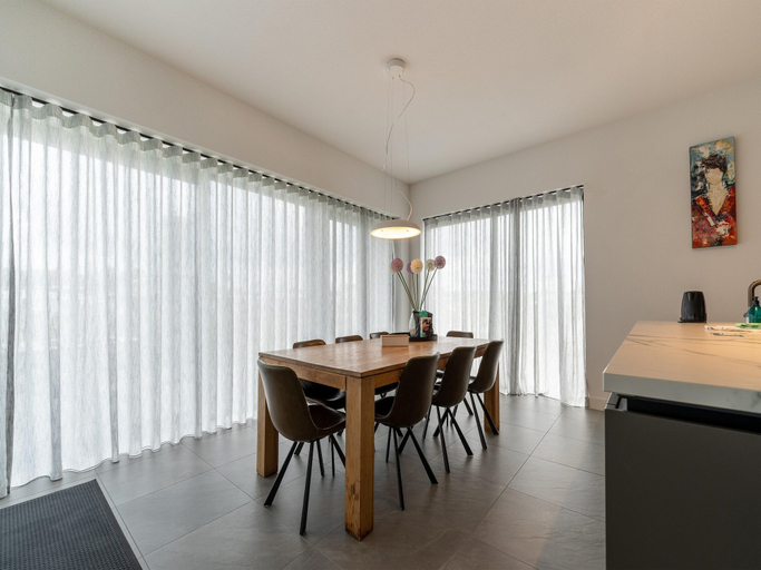Dining 5, 16p Spacious Villa on the Water in Zeewolde, Zeewolde