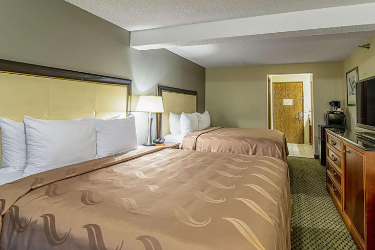 Bedroom 1, Roosevelt Hotel, Williams