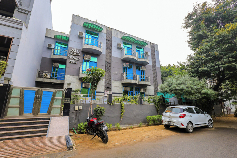 Exterior & Views