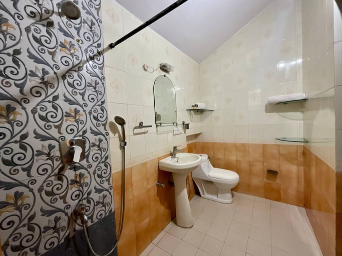 Bathroom 3, Naga Cottages x One Light Stays, North Goa